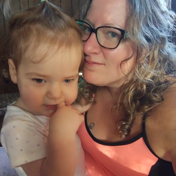 Meet your Posher, Alyssa - Picture 3 of 4